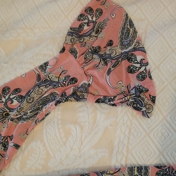 Plus  size 2x, Paisley polyester " Bell sleeve" top. - Picture 6 of 7
